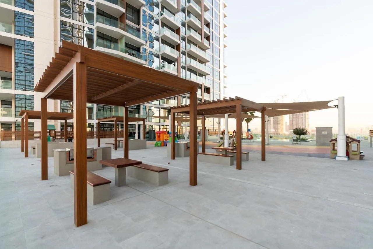 Ultimate Stay / 3 Beds / Gorgeous Frame And Park View / 250M From Metro / 1 Stop From World Trade Center Dubai