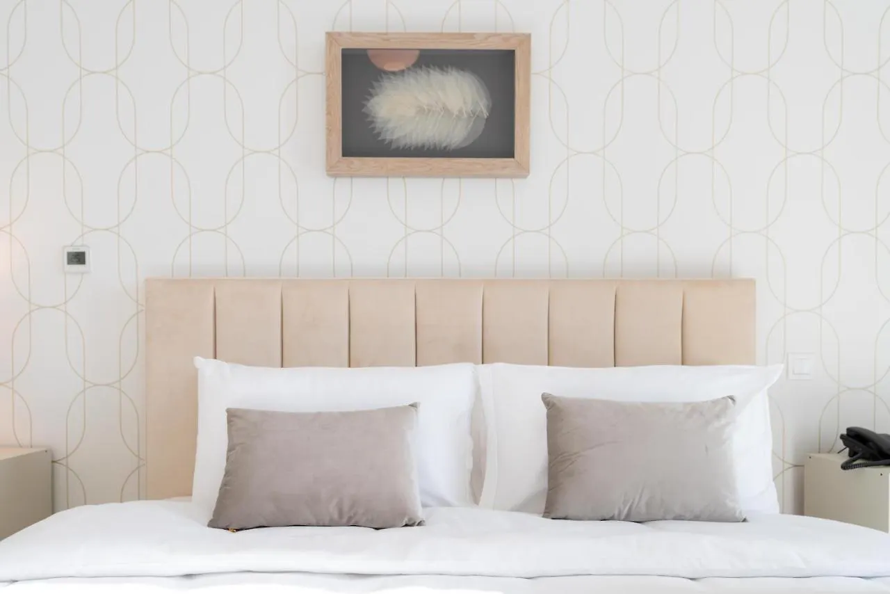 Ultimate Stay / 3 Beds / Gorgeous Frame And Park View / 250M From Metro / 1 Stop From World Trade Center Dubai Apartment