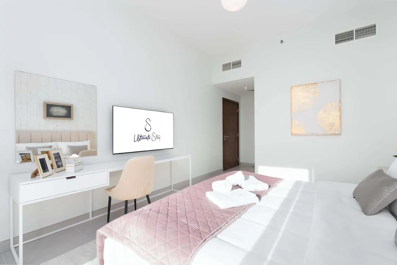 Ultimate Stay / 3 Beds / Gorgeous Frame And Park View / 250M From Metro / 1 Stop From World Trade Center Dubai