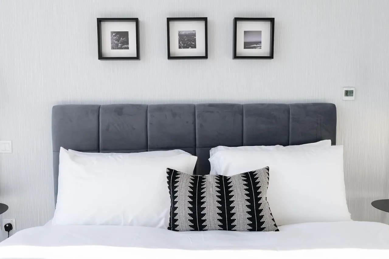 Apartment Ultimate Stay / 3 Beds / Gorgeous Frame And Park View / 250M From Metro / 1 Stop From World Trade Center Dubai